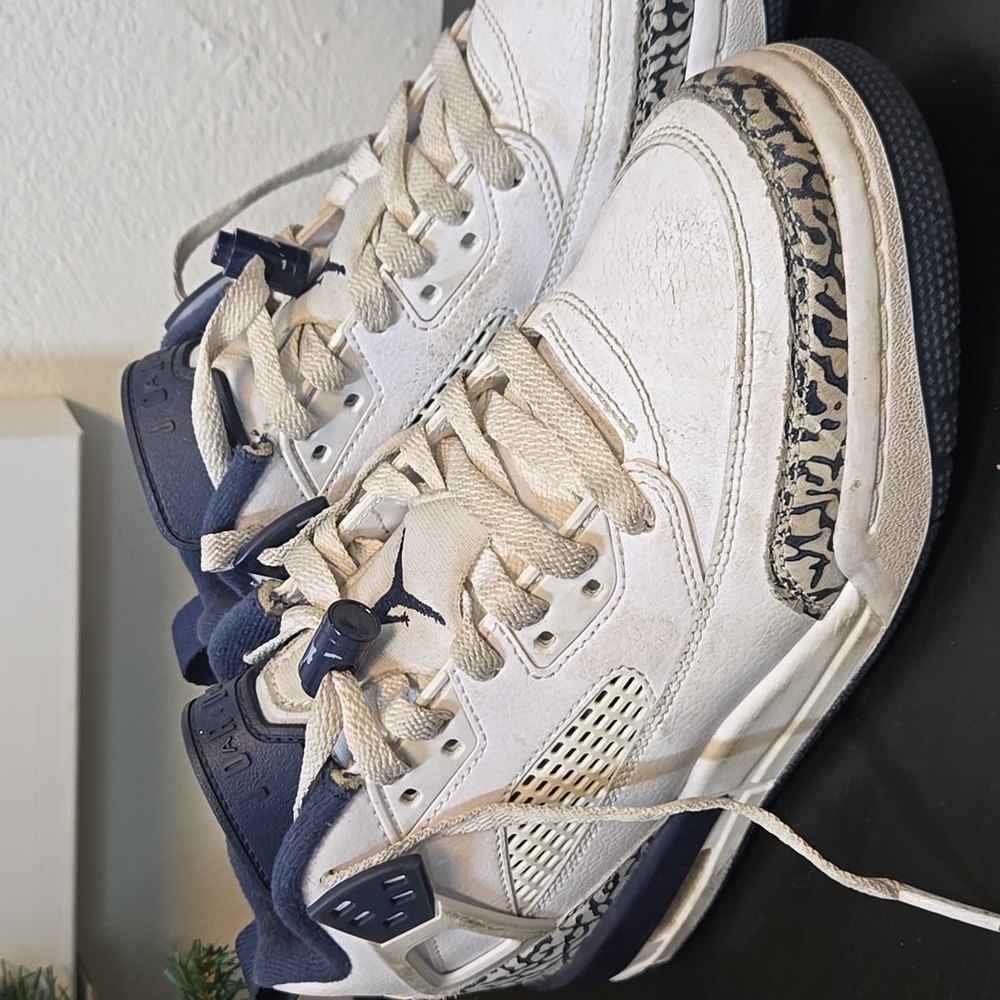 Nike Air Jordan Youth Spizike Low White and Blue Sneakers